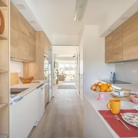 Oceanfront & Big Terrace Private Apartment *