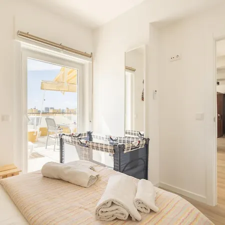 Oceanfront & Big Terrace Private شقة أويراس